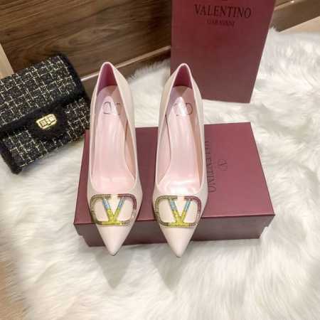 出厂 Valentino 华伦天奴经典款 水钻V扣尖头高跟鞋 彩钻细跟单鞋 跟高：8Cm 码数：34-42 - 点击图像关闭