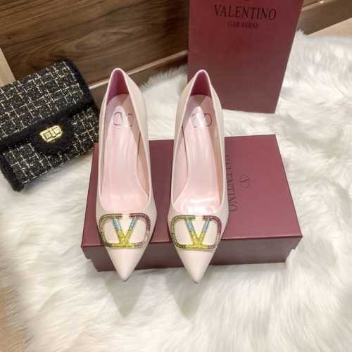 出厂 Valentino 华伦天奴经典款 水钻V扣尖头高跟鞋 彩钻细跟单鞋 跟高：8Cm 码数：34-42