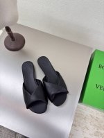 平底 系列 Bv Blink 小羊皮面 系列拖鞋 小羊皮 填充舒适海绵 黑色 这款经典款 简直Bv最新天花板啦 双色彩色百搭 小羊皮设计 手工编织而成 高档舒适