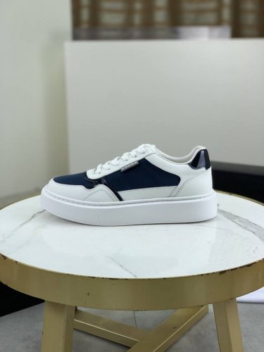 工厂P价P 顶级版本 原单 Prada 普拉达新款休闲运动鞋 原版购入开发 做货 普拉达家男士经典系列 科技透气面料搭配牛皮 休闲运动鞋 休闲之履运动老爹鞋结合