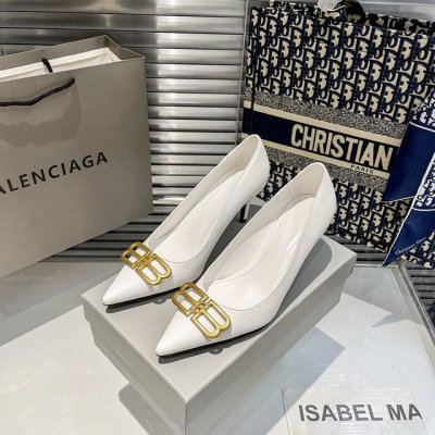 橙子出厂价p balenciaga 巴黎世家新款 金属扣 Bb扣尖头高跟鞋 细跟单鞋 巴黎世家的鞋子绝对开了挂 整双鞋的精髓就是它的鞋头了 够长够尖 并且不带臃