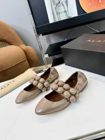 品 牌：Alaia 高版本 独家新品 Alaia 阿莱亚24ss 走秀款糖果色平底玛丽珍芭蕾舞鞋 最近超火的一款平底鞋 章小蕙同款 甜酷芭蕾风 人气超高的一款芭 - 点击图像关闭