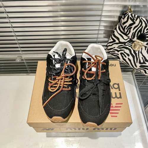 出厂 Miumiu X New Balance574联名款Nb运动鞋Miu家大秀上爆出的这双与New Balance 新百伦574联名款运动球鞋后 全球各大代购