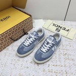 出厂 高版本 Fendi芬迪Match系列 情侣款 胶片 休闲 运动鞋 板鞋 原版购入开发 做货 这款Fendi Match系带运动鞋。鞋面饰有小穿孔。白色皮革
