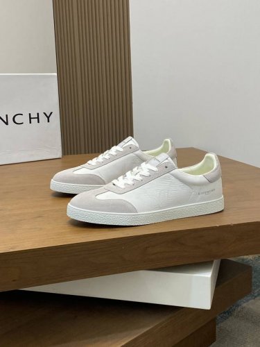 出厂价P 实价 Givenchy 纪梵希 -高端品质 鞋面；反绒小牛皮配防水布、鞋身丝印品牌Logo -内里：水染牛皮 -大底：超轻Tpr 橡胶; 成型大底 -