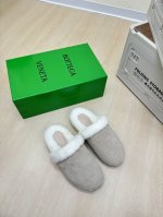 羊羔毛编织拖鞋 编织皮 BV 牛反绒编织拖鞋 羊羔毛 真毛哦 手工制造 BV 驼色 牛反绒皮 编织搭配牛反绒皮 搭配 羊羔毛 这款经典款 简直bv最新天花板啦