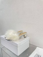 中跟 Mm6 羽毛拖鞋 Maison Margiela P350 大热时尚风 羽毛系列 白色 Mm6 Maison Margiela的实验性从功能主义的解构美学