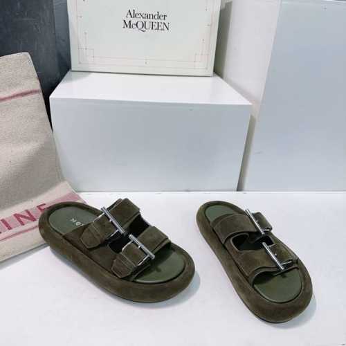 高品质出厂 ！顶级品质Alexander McQueen 麦昆 25早春新款水台增高厚底搭扣拖鞋凉鞋！搭配利落年轻的设计！舒适百搭的同时也具备出色的耐用性！融合
