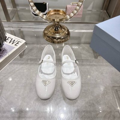 出厂价p 平底玛丽珍单鞋系列 顶级包装配套最高版本 prada 2025普拉达春夏新品，一字新品 上脚非常舒适 顶级版本 实力来袭！ 复古可爱普拉达公主糖果风平