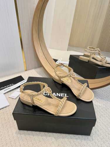 工厂批 Chanel香奈儿 2025春款 专柜顶级链条爱凉鞋这款经典设计；不平凡的爱拥入了多种配色元素 多元化混搭非常好看百搭，上脚非常轻巧 舒适超级秀气优雅的