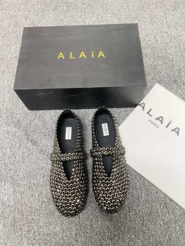 Alaia 走秀款平底芭蕾舞平底单鞋！甜酷芭蕾风，人气超高的一款芭蕾舞鞋，浪漫又迷人舒适百搭。原版订制羊京皮施华钻 面料，羊皮内里，私模橡胶防滑大底，码数：35