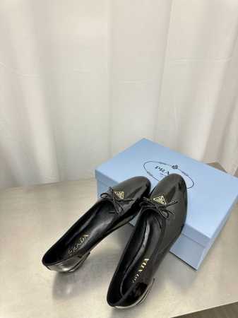 高品质出 PRADA*普拉达 2025ss 春秋蝴蝶结单鞋这款蝴蝶结平底鞋 不要太好穿了 鞋面是超软的牛皮 鞋口处织带锁边 上脚非常舒适 大家闺秀风范 鞋底还做 - 点击图像关闭