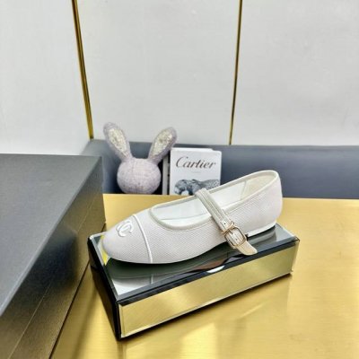 厂价 chane* 小香24S早春新品 复古拼色方头丽珍鞋 本年度最美玛丽珍鞋 无法抗拒的高级与优雅 无论是搭配牛仔裤百褶裙 还是穿去较正式场合都可以的 秋冬配