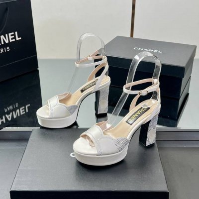 厂价 chanel香奈儿 水钻粗跟高跟鞋防水台凉鞋 顶级版本 简约而不失优雅的设计 好穿好搭清新脱俗 生动知性优雅 更蕴含着不羁的时尚态度 这种态度是从心底里释