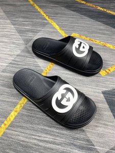 男款 精致品质 古驰男士休闲拖鞋 鞋面进口胶片 品牌字母浮雕设计，时尚帅气，尊贵奢华，旅游居家不二之选 情侣码38-45