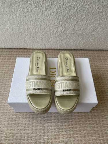 dior 迪奥 25Ss 春夏新款 Ivieta Dway 渔夫一字拖鞋 Cd字母Logo立体刺绣厚底圆头露趾拖鞋 原版开发市面顶级版本，脚感柔软细腻，舒适度极