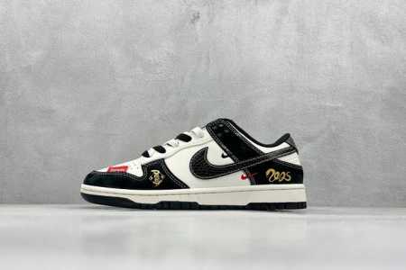 400 現貨 终端放店 Xc版 Nike Sb Dunk Low X Supreme 蛇年限定 黑色双小钩双鞋带 纯原大厂出品 极力推荐 原装头层材料 独家版型 - 点击图像关闭