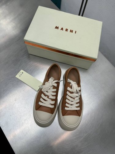 绑带 厚底舒适 玛尼 Marni 系列厚底 玛尼 家族元素设计 烫印 棕色小牛皮 烫金 工艺 钢印压模而成立体感十足 对标对版 内里舒适小牛皮 原版一致车线固特