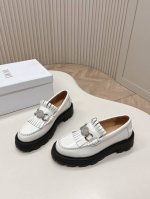 Dior Cruise 2025早春系列乐福鞋 流苏小皮鞋 经典升级 充满活力与时尚态度 轻松玩转街头 青春洋溢的酷时尚风格 轻松随意的优雅风格 高定精神的奢华