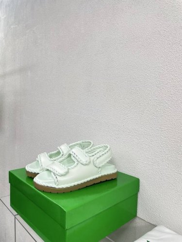 冰川蓝 麻花Bottega Veneta2024早春Jack凉鞋系列[Bottega Veneta] 鞋面小羊皮 内里小羊皮 对标对版 高版本出 柔软的皮露跟凉