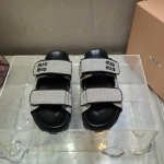 Miu Mi*2025春夏新品魔术贴厚底凉拖～上脚慵懒随性！满足不同搭配需求！复古高级舒适度拉满！ 鞋面：原版定制特殊材料 内里 垫脚：羊皮 大底：成型底 底高