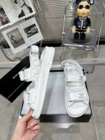 25Ss 春夏经典款 沙滩鞋全网爆爆爆 专柜最新款 上脚依然让我心甘情愿剁手入 购入手才会知道它的时髦 人气爆款必须得有它排名 四季搭配都无敌了 各种博主 网红