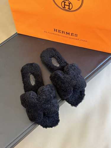 顶级版本 Herme s #皮毛一体卷糕毛H拖鞋 H家 H小卷羔羊毛拖鞋 经典色+23新配色 选用高密度皮毛一体材质，毛质为剪糕小卷毛，视觉温婉可爱 鞋底为意大