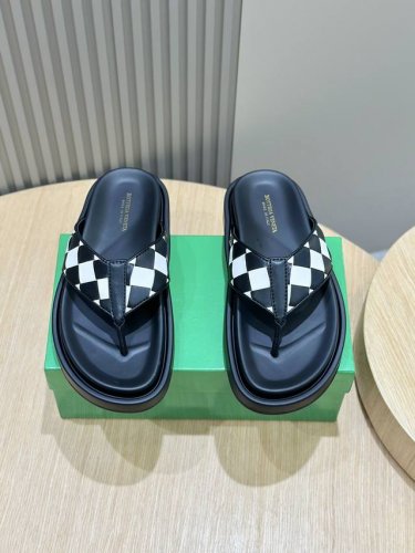 bv手工编织男士拖鞋凉鞋-适合爆走 依旧是强调极简与实穿性 却又充满鲜活的艺术性 超级经典 奢华又舒适 进口牛皮+牛皮内里+轻质大底 size:39-44 38