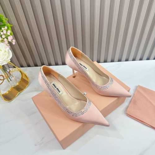 工厂 2024 新款新品 MIU MIU 全新超美装饰搭配,时尚淑女气质十足 双色拼接 又不乏美艳色彩,外侧附带弹力象巾 上脚非常方便意大利引进的原版楦头是最新