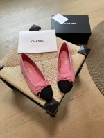 chanel 芭蕾舞鞋新颜色！ 通勤天花板系列！ 上脚超有气质~ 鞋面：丝绒 羊皮 内里：羊皮 大底：真皮大底 跟高：2.5Cm 码数 35-41 40 41