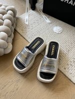 Chanel 25C早春新款厚底拖鞋系列！顶级版本！高级感十足厚底增高又显瘦 6cm跟高鞋面丝绸羊皮 垫脚羊皮 原版防滑大底码数：34-41 定制不退不换