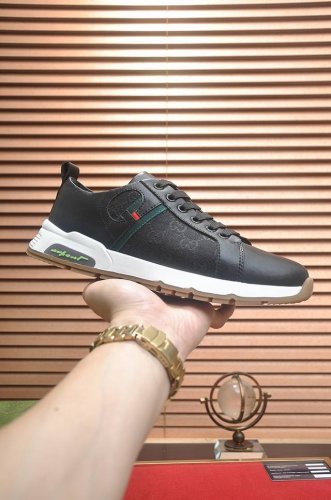 GUCCI 古奇 官网1:1运动男鞋火爆上市，采用原版布料+水染羊皮内里，再加官网原版1:1舒适大底。时尚百搭，着脚超舒适、透气。标准鞋码38 45 45定做不