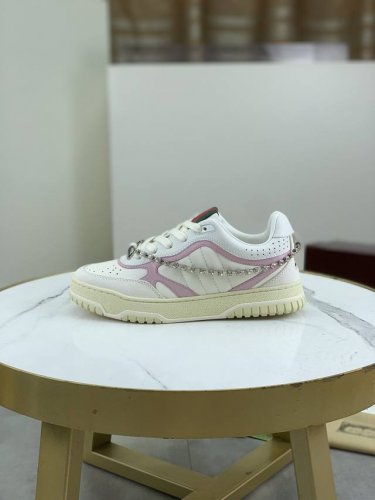 工厂价 实价 Gucci 春夏低邦走秀款休闲运动鞋，顶级版本！油边工艺一比一复刻。早春新款，打造属于完美的风格，又酷又飒 C位时髦穿搭 带复古加未来感经典鞋型，