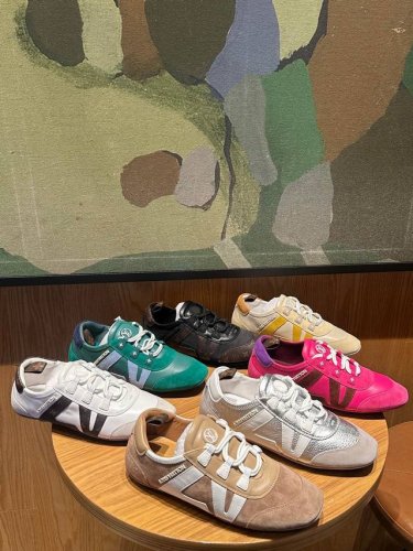 新款上架 Louis Vuitton 25Ss Lv路易威登专柜最新复古德训鞋 ，芭蕾运动鞋 ，众多网红明星纷纷开秀上脚 ，这款系带休闲运动鞋妥妥的美式复古风格