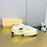 出厂价 吴建豪 .. 低帮帆布板鞋 重工软木硫化鞋这款鞋已经是网红人手必备的凹造型神器，乞丐破边的设计让它非常有辨识度，低帮帆布鞋的造型又让它非常百搭，整个鞋身