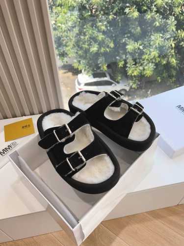 G077mm6*厚底毛毛鞋女秋冬季外穿高级感新款勃肯鞋一字平底拖鞋一脚蹬 它的绒是很细腻的 踩上去很柔软PU皮质 搭配各种颜色的袜子超时尚鞋底是防滑橡胶底 穿上