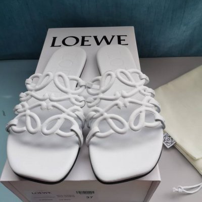 2025 最新罗意威Loewe Ss夏季限定镂空拖鞋 上脚真的太美了 强烈推荐 超级懒人拖 明星博主同款 面料 进口羊皮 里料:进口羊皮 大底:真皮注塑透染底
