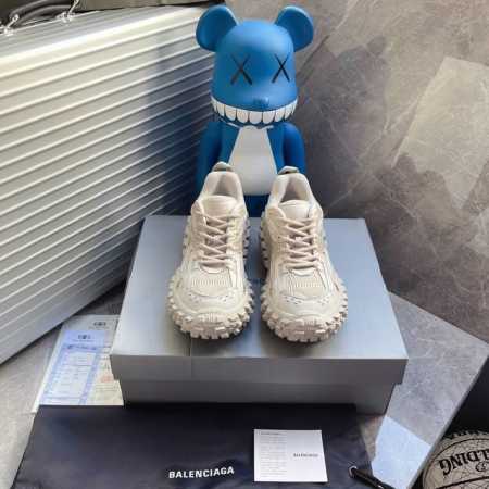 男装 春夏Balenciaga巴黎世家轮胎鞋最新款轮胎底复古休闲运动鞋系列推出The Hacker Project系列探索时尚界对于原创与挪用的概念、以全新系列 - 点击图像关闭