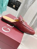 顶级品质全新经典水钻马衔扣乐福鞋系列火了这么多年它的时尚地位一直不减 可见它的魔力有多大 必须人手必备太好看了！穿上就是白富美再普通的look搭配它都会变得时髦