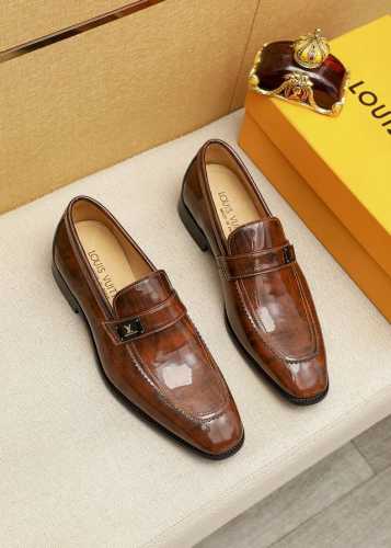 商品商标：LOUIS VUITTON 路易威登 休闲皮鞋 正码码数: 38-44 45.46订制 商品材料：精选 进口头层开边珠牛皮鞋面+奢华五金扣，进口头层牛