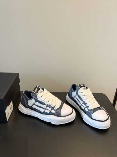 女 P390 男 P400 早春新品 面料 帆布 内里 羊帆布 鞋底 超轻成型底 优雅风格 创造不一样的感觉 跟高 3 Cm 专柜包装 简约气质款式！ Show