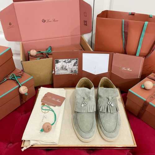 代购级版本 Loro Piana Open walk秋冬系列代购品质 全新升级对版original details极简的LP式秋季浪漫，来源自于Lp家族的超级游