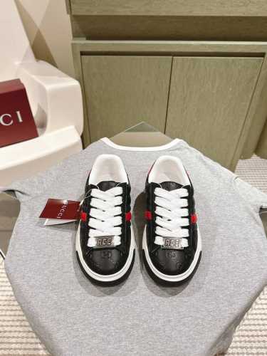 男码10 Gucci 情侣款小白鞋升级版，近几年一直火爆；新色更新不断；明星 网红 直播等必定种草打call，经典时尚风格，5D绘图打印；电绣面等 原版定制牛皮