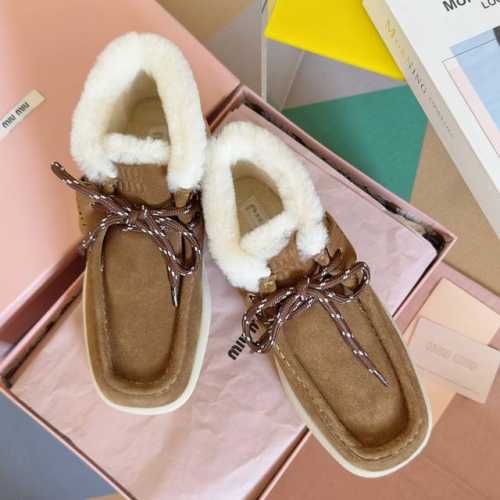 顶级版本：绒里 MiuMiu缪缪 最新delave系列 厚底 坡跟 短靴 羊羔毛 踝靴 原版购入开发 做货 这款绒面皮革踝靴呈现délavé纹理，鲜艳鞋带为经典
