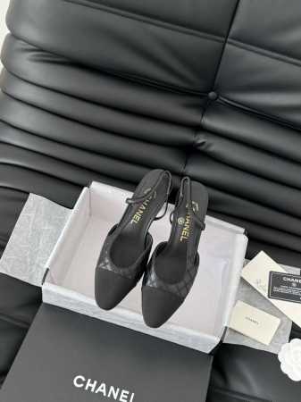Chanel 经典Slingback后空凉鞋 前几年一直在做这个款 今年我们还是重新购版，再次精细Copy。 发现新版面的鞋面线条和形体舒适度都做了微调！ 这个 - 点击图像关闭