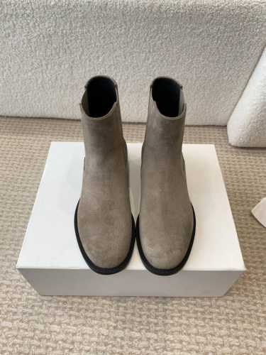 麂皮P小牛皮350 The row 24ss 秋冬新款圆头 松紧一脚蹬 短靴 The row在打造高级感这点从来就没输过 一双简约干练 低调时髦的靴子 没有鲜艳