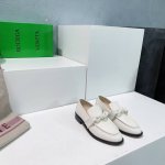 高品质出厂430！顶级品质Bottega Veneta 葆蝶家25新品麻花金属扣中性复古乐福鞋小皮鞋单鞋！ 顶级版本 早秋新品 标志性金属质感绳结 老钱风拿捏的