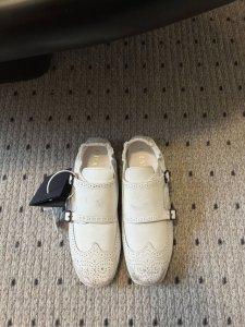 Prad* 25ss 普拉达走秀款复古2扣单鞋爆款！走秀款 复古感时髦满满 随意百搭 时尚休闲 独到味道，人人都爱也轻松驾驭 每年都会爆.足以征服你，穿上它，休