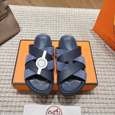 出厂 顶级版本 *爱马仕二舅升级版拖鞋 今年流行面料搭配均选用光脚或者搭配个袜子穿！ 面料：牛皮 内里：真皮，垫脚:进口羊皮 鞋底：原版开模Tpu鞋底耐磨强柔软