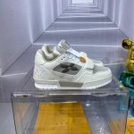 走量价 2024 路易威登走秀滑板鞋爆款， 魔术贴系列LOUIS VUITTON Trainer无疑是奢侈品牌推出的最成功的Sneaker之一，不过探索的脚步并